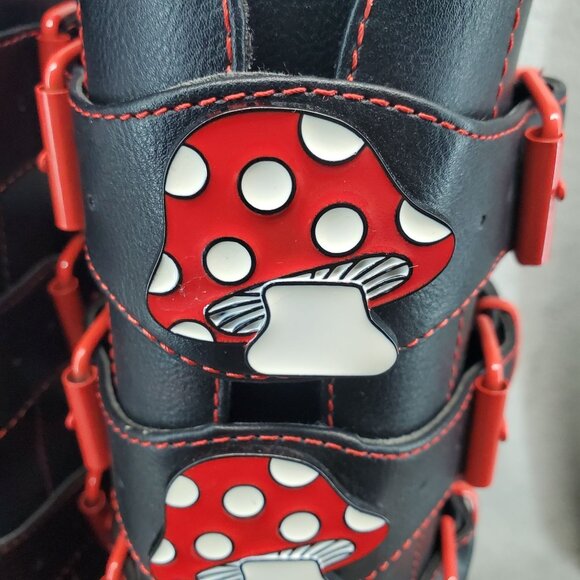 YRU Shoes Womens Size 7 Black Faux Leather Gothic Mushroom Platform Tall Boots - Picture 6 of 11